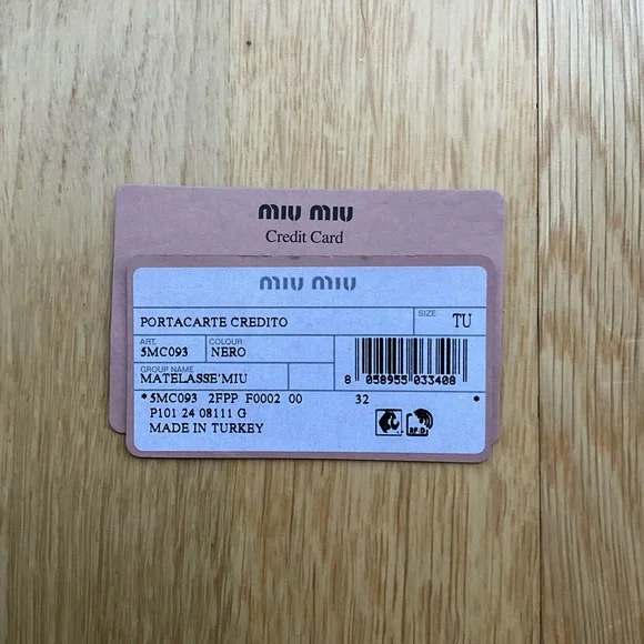 NEW Miu Miu Matelassé nappa leather card holder with Gift Box - Picture 6 of 11